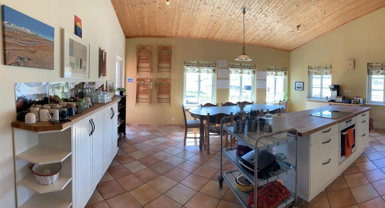 Hvammur 2 Guesthouse Red House Blonduos Zewnętrze zdjęcie